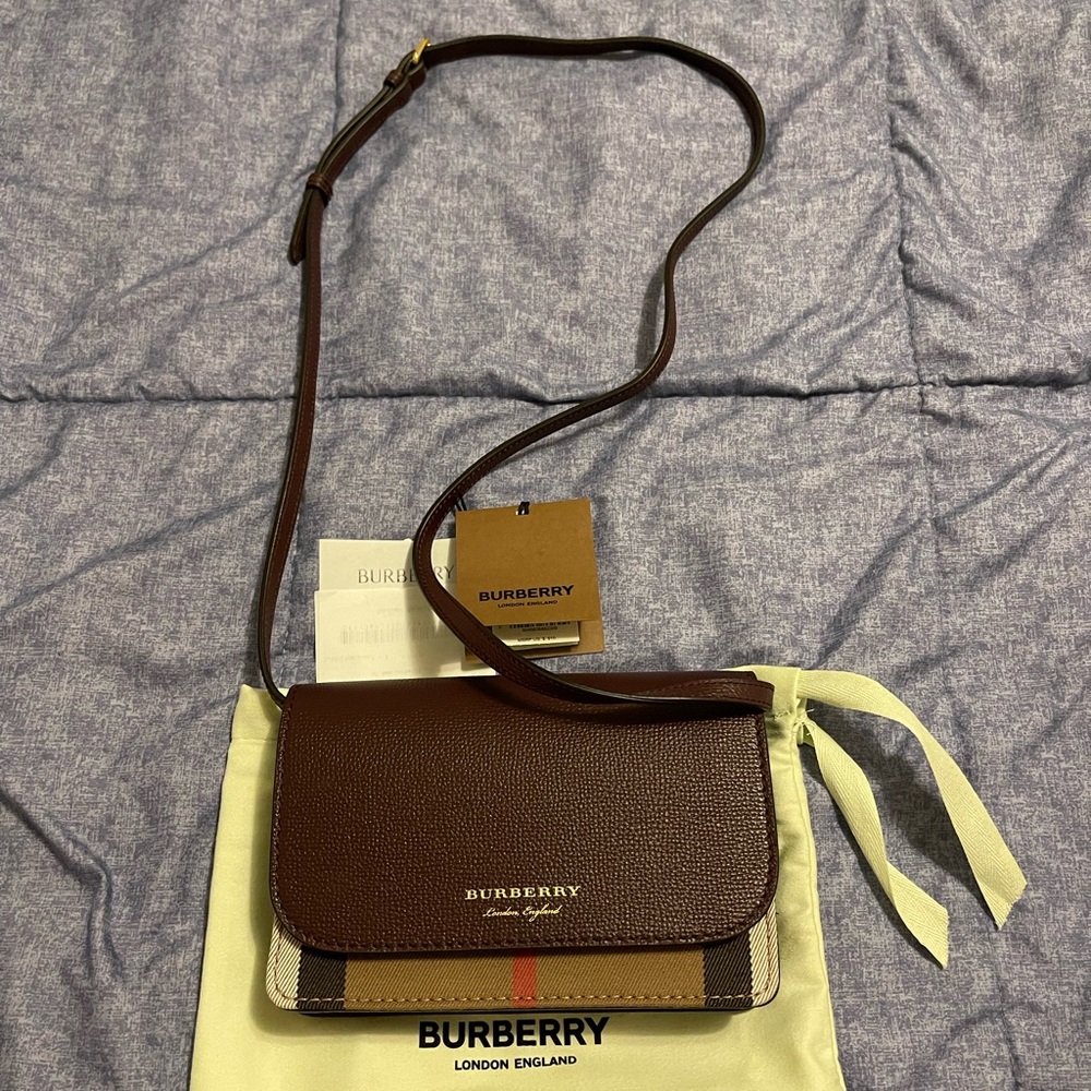 Burberry purse